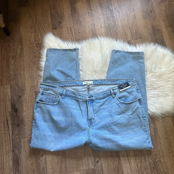 ABERCROMBIE & FITCH Curve Love The Straight Mid Rise Jeans - Picture 3 of 7